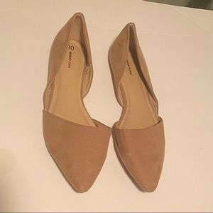 Pointed toe flats